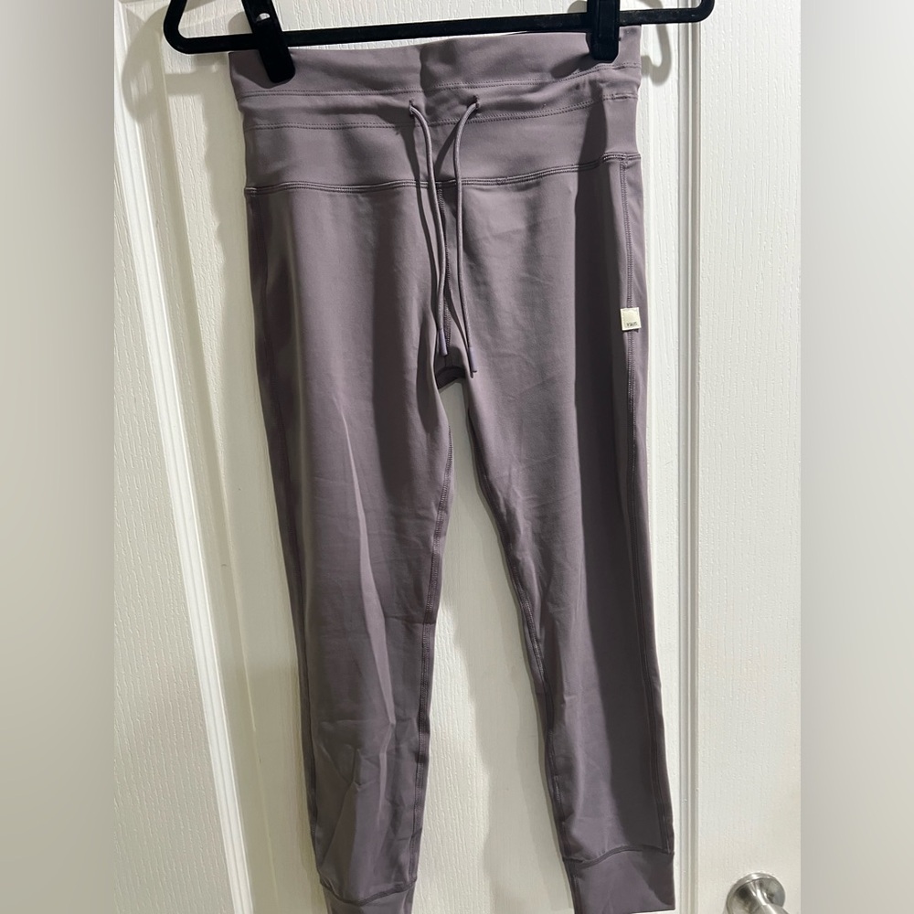 Vuori Daily leggings 
Worn once.